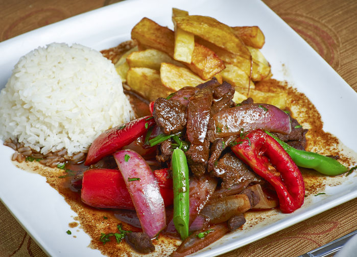 Nationalrätten Lomo saltado